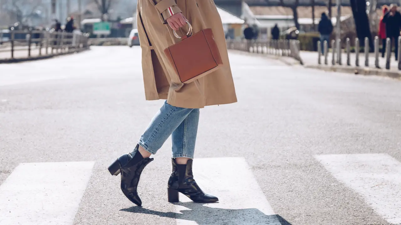 4 Jenis Sepatu Wajib Punya untuk Level Up Gaya Fashion, Cocok Dipadukan ... Kombinasi Sepatu Yang Cocok Untuk Berbagai Jenis Pakaian